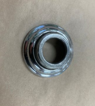 Kromring bakom handtag och vevar