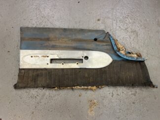 Dörrsida, vänster fram, 4 dörrars bil