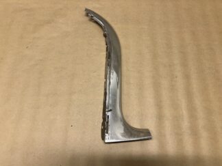 Kromlist A-stolpe, med slits, utvändig, höger yttre