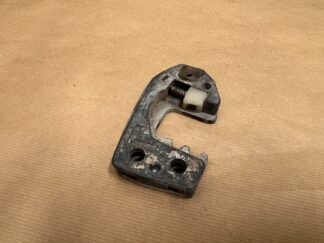 Dörrlåshona, Doorstriker, höger
